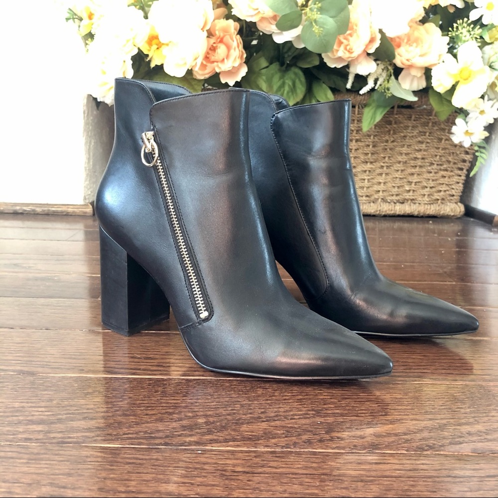 LIKE NEW Nine West Sleek Pointed Toe Bootie (US 9)